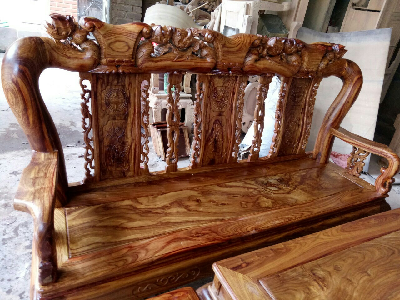 Giá bàn ghế gỗ hương
