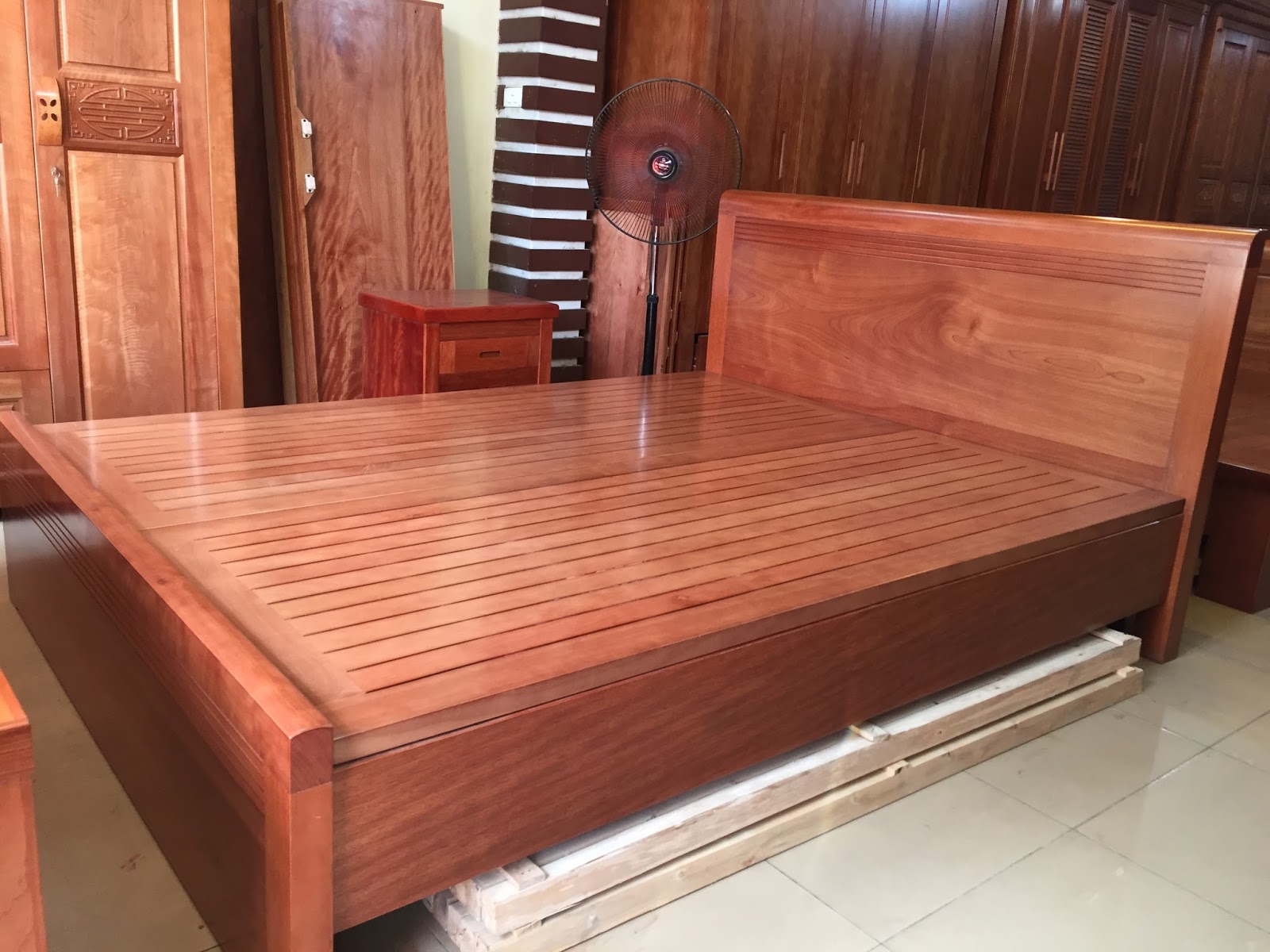 Giá giường gỗ hương đẳng cấp