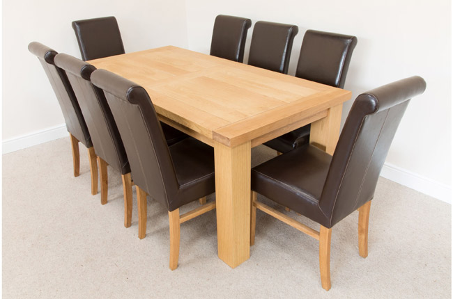 Mẫu bàn ăn gỗ sồi 8 ghế với tựa lưng và mặt ghế bọc đệm
